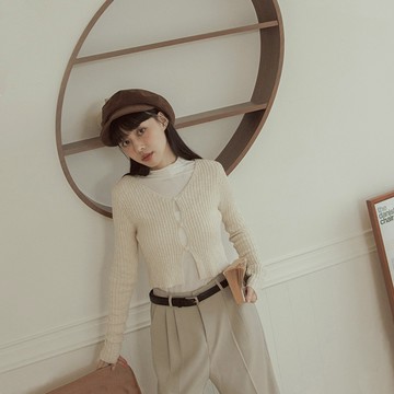 直紋坑條排釦針織短版上衣 兩色售