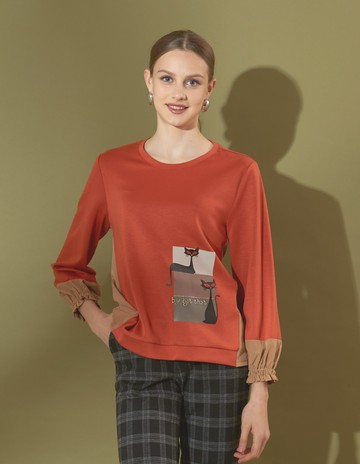 ★【喜芝梅】鮮橙印象 畫咪印花圖案接色拼接長袖上衣(橘色；M-2L) 224460127