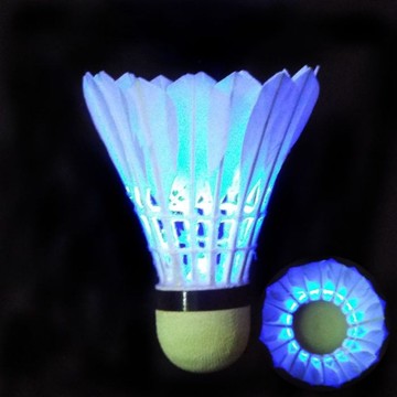 9號倉庫 發光羽毛球 防風羽毛球 夜光羽毛球發光羽毛球帶燈LED耐打鵝毛撥動開關晚上室外娛樂球 夜間羽毛球 尼龍球