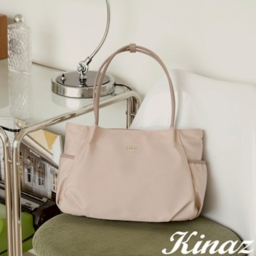 KINAZ 分層大容量輕量防潑水尼龍肩背斜背托特包-暖沙杏-企鵝系列