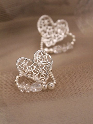 課外練習。MUCHAT手作愛心水晶純銀針耳環