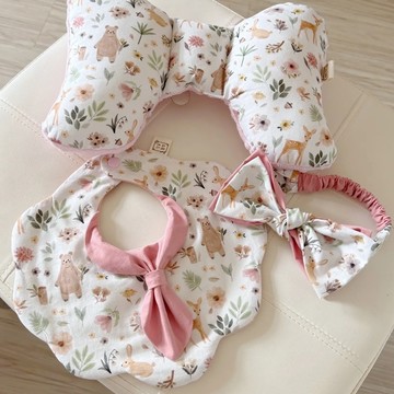 Lianne Baby粉鹿熊森林嬰兒禮盒 韓國有機棉蝴蝶枕圍兜髮帶三件組  粉色  1入  1組