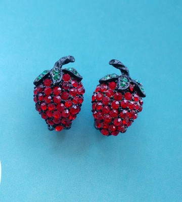 Vintage Jewelry  WEISS 可愛 紅草莓 夾式耳環