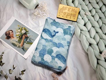 海洋系列-薄棉布繪本海洋藍色鯨魚布款護照拉鍊書衣-高16×寬10.5