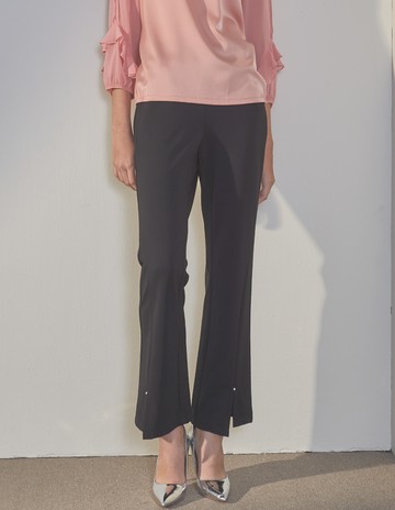 ★【喜芝梅】亮鑽D字側扣前開衩長褲(黑色；M-3L) 224970505