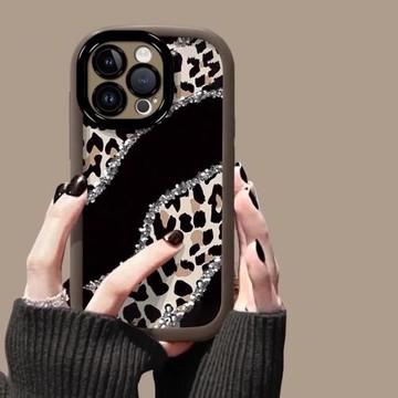 碎鉆棕白豹紋適用蘋果16手機殼新款15輕奢14創意iPhone13個性14pro硅膠11PROMAX高級12mini情侶12plus防摔套