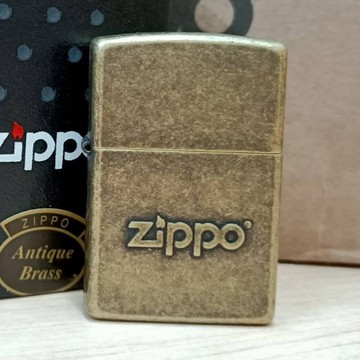 【現貨附發票】美國 Zippo 打火機 正品 Stamp--打印仿古鍍黃銅 Logo (型號.28994)
