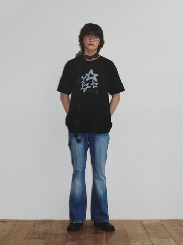 Star Shine Embo Print T-Shirt_Black