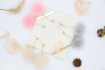 Mochi-Pom Pom 長款水晶吊墜 925銀耳環