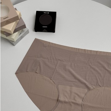 【Aa.chic熱賣商品】超薄冰絲面膜無痕內褲(一入).超薄/內褲/無痕/無痕/冰絲/彈力/抗菌/實拍【C257770】