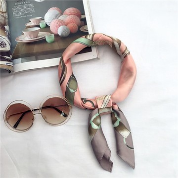 新款韓國春夏時尚簡約印花百搭小絲巾領巾復古小方巾雪紡薄圍巾女1入