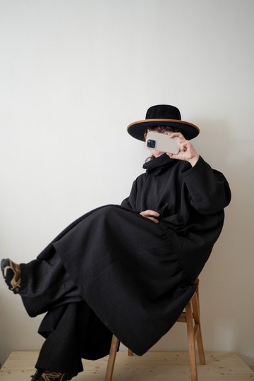 秋冬的超高領洋裝