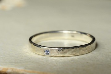 閃閃發光的故事，堇青石