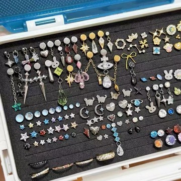 臺灣熱賣🔥🔥飾品展示框 首飾盒 收納盒 精緻 便攜 海綿孔 小型耳墜 耳釘 耳環  收納神器