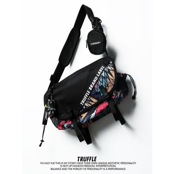 TRUFFLE涂鴉單肩斜挎包男潮牌挎包女街頭潮流學生通勤包包郵差包
