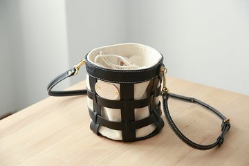 【帆布遇上皮革】2 Ways 手工植鞣皮革編織背包桶包女士炭黑色