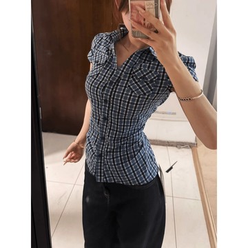 Vuja de   藍色格子襯衫     簡約上衣    辣妹上衣  設計感上衣   正肩短袖    夏天    上衣女