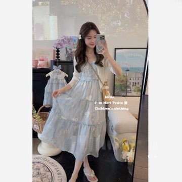 特別的親子裝連衣裙25夏裝甜美公主風淺藍拼接母女裝吊帶裙沙灘裙