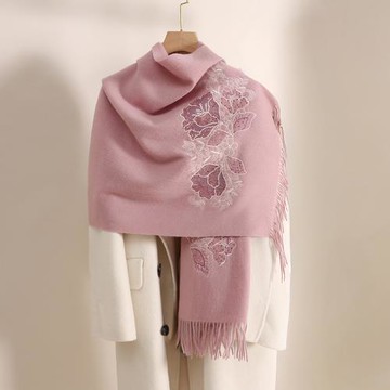 【I.Dear】100%羔羊毛花朵刺繡加厚羊毛絨圍巾披肩(珊瑚粉/羔羊絨/交換禮物)預購