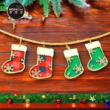 摩達客-紅綠格紋木質彩繪聖誕襪造型吊飾4件組-交換禮物耶誕派對佈置