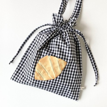 牛角麵包與棋格紋束口袋