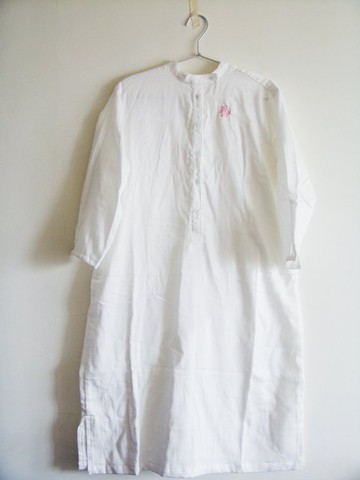 白長衫上的刺繡