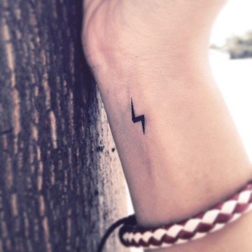 OhMyTat 手腕位置迷你閃電刺青圖案紋身貼紙 (6枚)