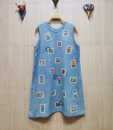 手工刺繡連衣裙、花朵、郵票、鬱金香、字母、玫瑰、雛菊