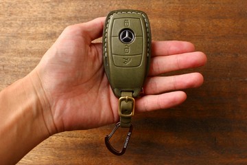 茶皮 Benz 賓士汽車鑰匙皮套 C300 E400 CLS A250 【 客製化】