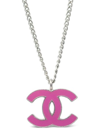CHANEL Pre-Owned - 1990-2000 enamel-detail CC-pendant necklace - women - Silver Plated - One Size
