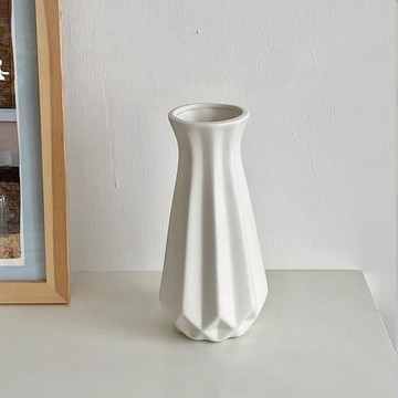 FLORAL M 花藝 北歐陶瓷雅米莉雅折現花瓶  白色  19.5cm