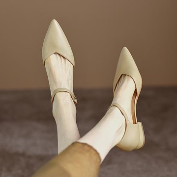 大碼低跟涼鞋女41一43夏季平底百搭一字帶簡約包頭配裙子粗跟女鞋