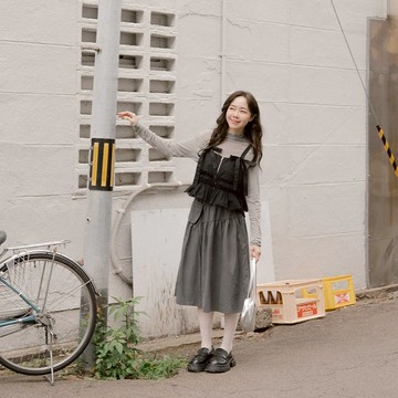 QUEENSHOP_F 女裝 剪接傘擺附小包設計七分短裙 兩色售 現+預 【03021704】