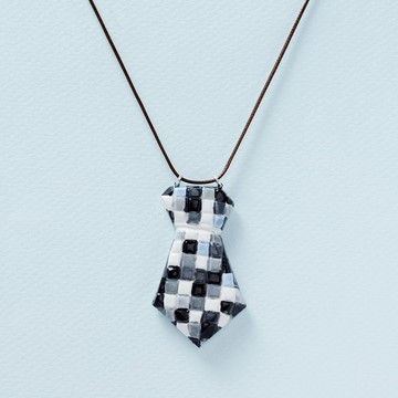 打呔。黑白配－手工白瓷頸鏈