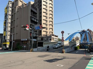 近八安大橋｜中園街正路邊｜透天店住｜新北市三峽區中園街