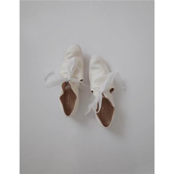 HOME WORK 18ss 簡潔褶皺鏤空絲帶裝飾鞋 白