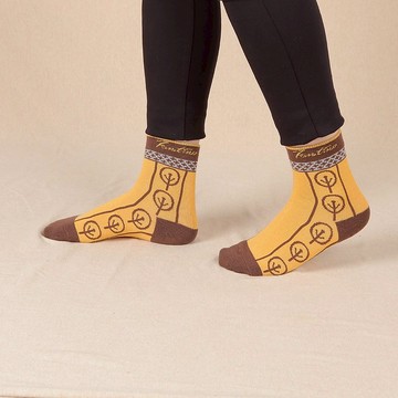 膠原蛋白抗菌除臭襪(落葉片片款)黃底褐葉/畢業