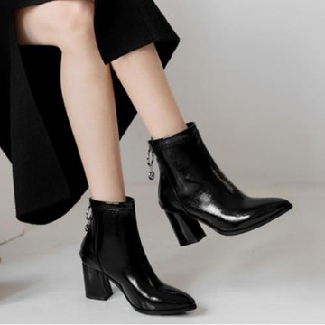 歐美風顯瘦后拉鏈尖頭粗高跟漆皮短靴大碼43 44 45 46 47 48碼靴