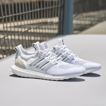 ULTRABOOST 1.0 台北城市跑鞋