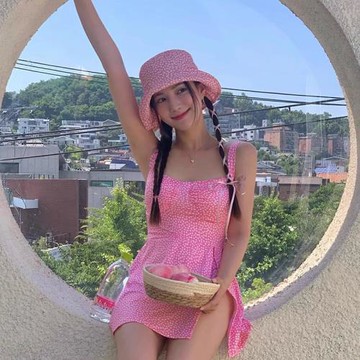 泳衣女2024新款爆款性感日系粉色連體裙式女款顯瘦遮肚冬天泡溫泉