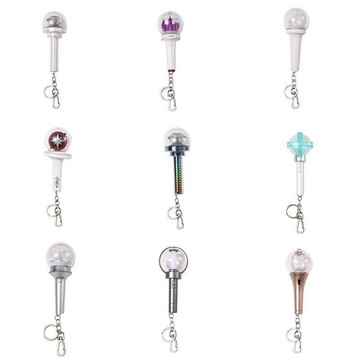 ✨臺灣出貨✨Kpop韓國明星組合BTS EXO Katseye迷你應援棒發光變色掛件送電池