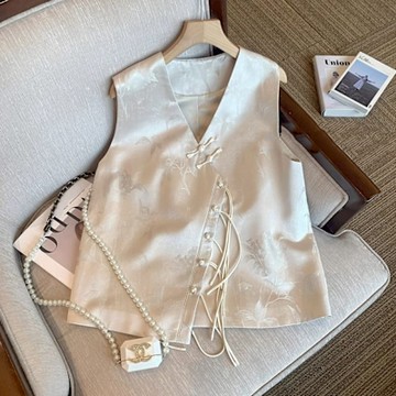 【Paiya派亞】新中式國風斜襟盤扣提花緞面馬甲背心女時尚複古禅意上衣M-3XL可穿