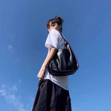 【多啦】 @D。S家!五星搭配指數!人手一個!軟皮質單肩托特包L3