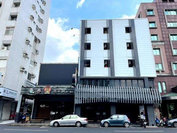 【一中金雞王】10米面寬-電梯套房、雙店面｜台中市北區雙十路一段