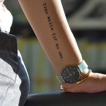 OhMyTat 時間不等人 Time Waits For No One 刺青紋身貼紙 (2 張)