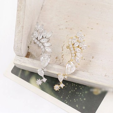 【RJNEWYORK】天使的擁抱水鑽流線夾式針式耳環(金色銀色一對皆為左耳耳環)