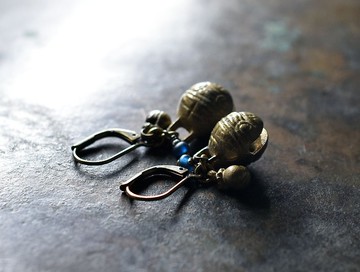 庫存鈴鐺與民族鈴、藍色古董珠的耳環