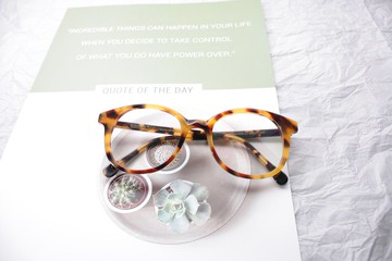 黃玳瑁色圓框梨型鏡 日本IOFT國際眼鏡展得獎品牌 日本手造