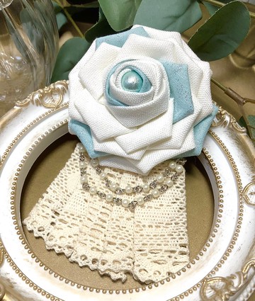 布花作品　胸針　玫瑰花結　胸花　綿布花　包包魅力　時髦的