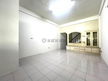 小港萬坪森林公園首排透天｜屋況佳可直接入住｜高雄市小港區松金街